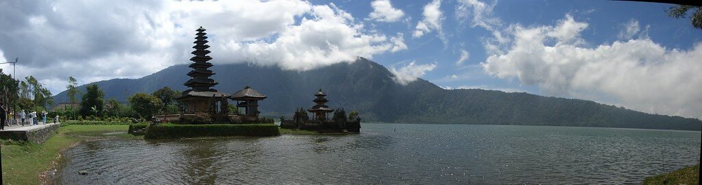 2008-09-10 Bratan Lake near Uludanu