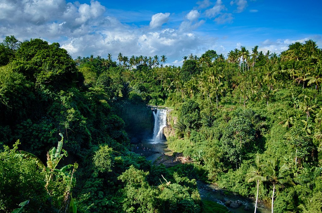 Tegenungan waterfall